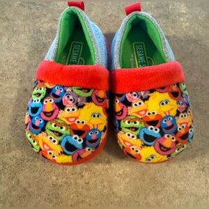 Sesame Street - Cozy Colorful Baby Slipper, Size 5